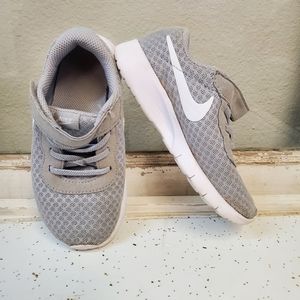 Nike Tanjun Boys 10C Running Shoe